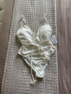 NEW Shade & Shore Ivory One-Piece Swimsuit Size M